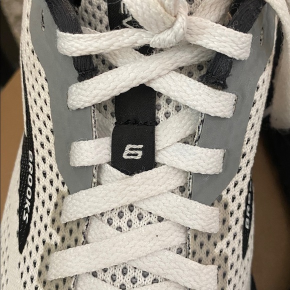 Brooks Revel 6 women’s Athletic Shoes - Black and White - Picture 8 of 8